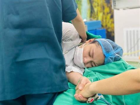 V Hot Girl C A Duy Nam Au N Sinh Qu T Ch Ng Ch C Th Ng M Con Qua Nh