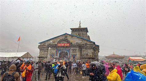 Badrinath Kedarnath Receive Seasons First Snowfall WATCH India TV