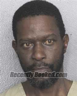 Recent Booking Mugshot For ANDREA LEAMART HARRIS In Broward County