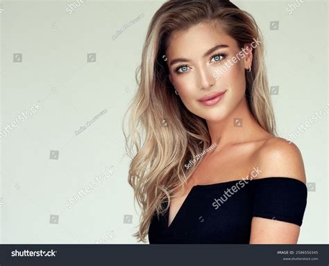 Belle fille blonde résultats millions dimages libres de droits de photos de stock et d