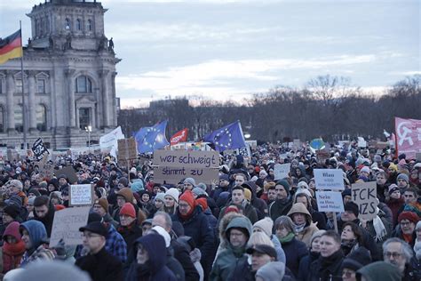 Demo gegen rechts in Berlin: Tausende setzen ein klares Zeichen auf den ...