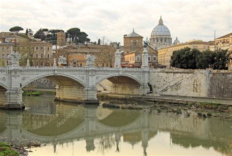 En Roma Vista Sobre La Bas Lica Papal De San Pedro En El Vaticano Bas