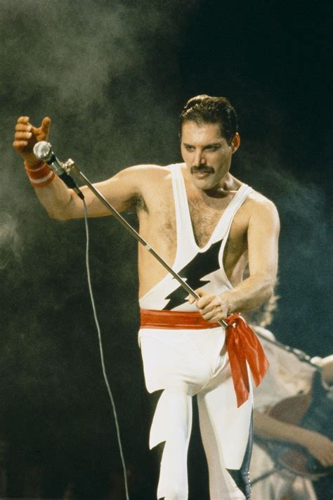 Freddie Mercury S Most Iconic Moments In Photos Freddie Mercury Queen Freddie Mercury Mercury