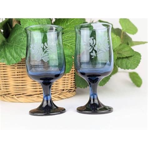 Pfaltzgraff Dining Pair Of Blue Etched Wine Glasses Set Of 2 Vtg