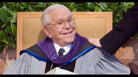 Robert Schuller, Crystal Cathedral megachurch founder, dies