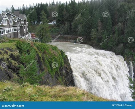 Snoqualmie Falls and the Lodge Stock Photo - Image of plunge, high: 718804