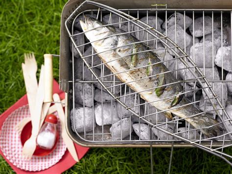 Gegrillter Wolfsbarsch Rezept EAT SMARTER