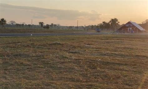 Acre Deracre conclui roçagem lateral da pista de pouso do aeródromo