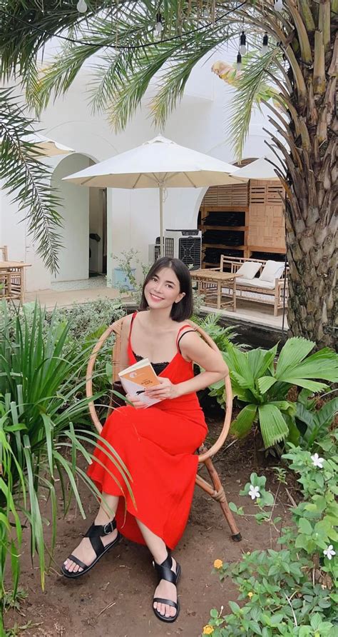 Nữ diễn viên xinh đẹp đang hot bỏ nghề đi làm phi công giờ sống ra sao