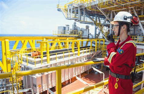 Saiba como é a vida trabalhando em uma plataforma de petróleo - Go Carreira