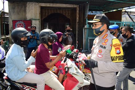 Sambut Hari Bhayangkara Ke Polresta Sidoarjo Bagikan Masker