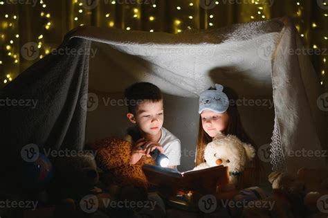 Childrens Bedtime Story Stock Photos, Images and Backgrounds for Free Download