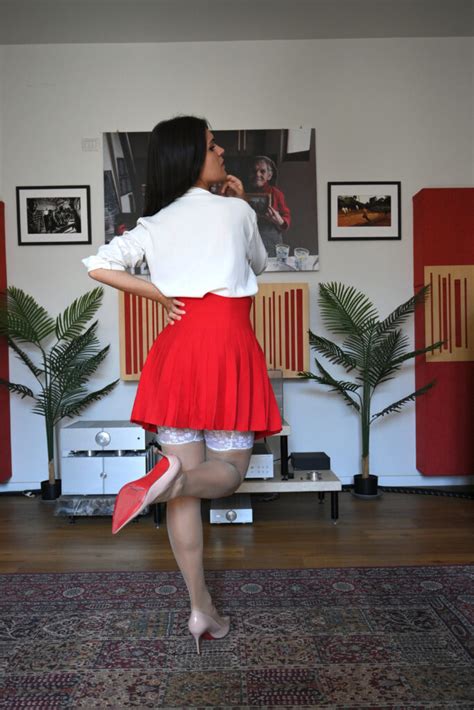 Chiara Tries On Obsessive White Nude Colored Hold Up Stockings With A White Band And Invisible