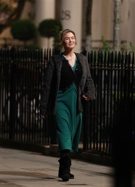 Pic First Look At Ren E Zellweger In Bridget Jones Mad About The Boy