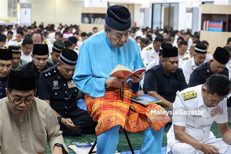 Sultan Selangor Berkenan Berangkat Ke Majlis Bacaan Yasin Tahlil Dan