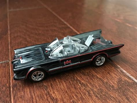 2016 Hot Wheels Super Treasure Hunt Classic TV Series Batman Batmobile Batmobile Toy Batman