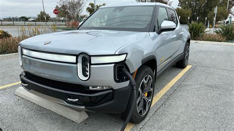 Rivian R S And R T What You Need To Know