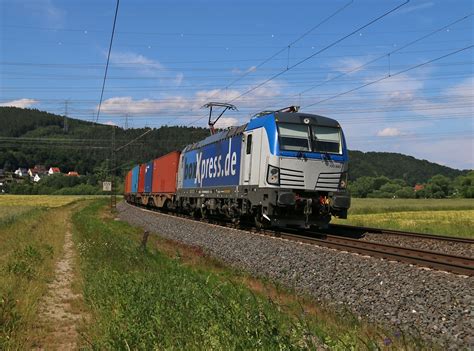 Mit Containerzug In Fahrtrichtung S Den Bahnbilder De