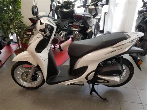 Vendo Honda Sh Mode Nuova A Milano Codice