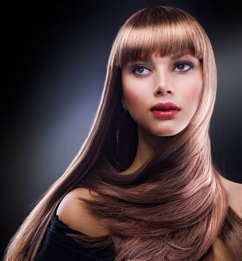 Einfache Frisur für sehr lange Haare im Sleek Look Langhaarfrisuren