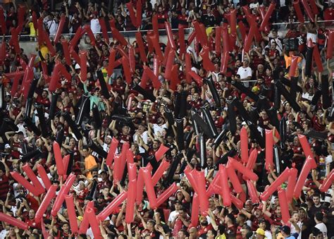 Torcedor Do Flamengo Viraliza Nova Vers O De M Sica Pol Mica E