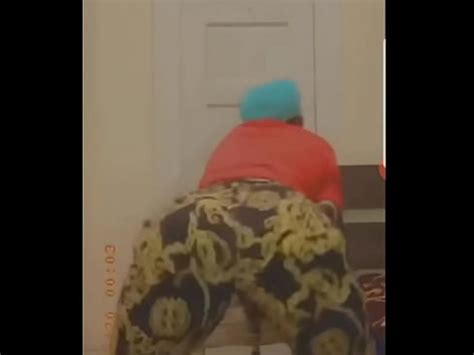 Sexy African Girl Shaking Her Ass XVIDEOS