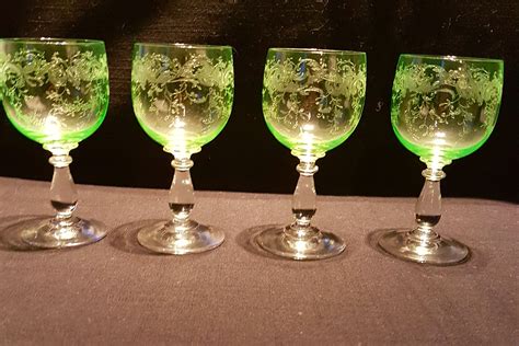 Set Of Green Etched Wine Glasses Vintage Stemware Vintage Wine