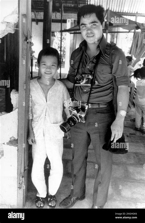 Phan Thi Kim Phuc Left Is Visited By Ap Photographer Nick Ut In 1973