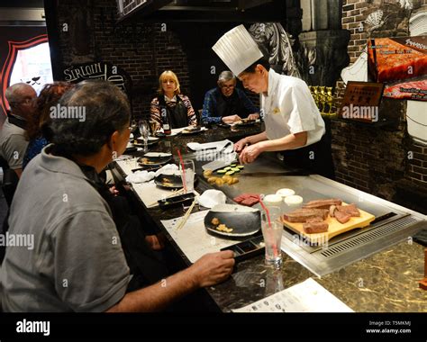 Japanese Teppanyaki Hi Res Stock Photography And Images Alamy