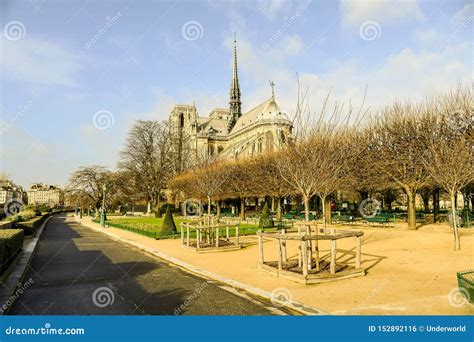 Catedral Da Igreja De Notre Dame De Paris Imagem Da Foto Uma Vista