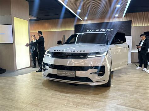 Range Rover Meluncurkan Range Rover PHEV Dan Range Rover Boutique CVT