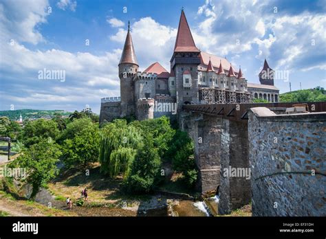 Schloss Hunedoara Fotos Und Bildmaterial In Hoher Aufl Sung Alamy