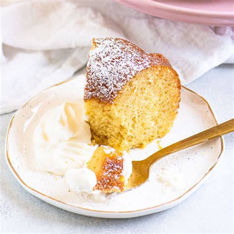 Amaretto Cake - The Itsy-Bitsy Kitchen