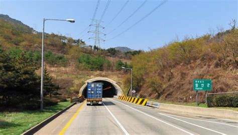 창원1터널 추돌사고로 전면 통제동마산 서마산 우회해야