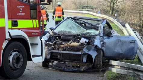 28 02 2020 BAB 59 Leverkusen Schwerer Unfall Auto Krachte In