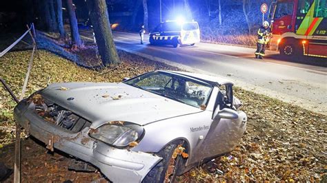 Glatteis Unfall Mercedes in Schwelm komplett zerstört