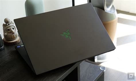 Razer Blade 18 Review Overpowered And Oversized