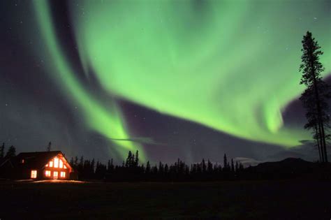 Aurora Borealis Yukon: Aurora Borealis at Northern Lights Resort & Spa