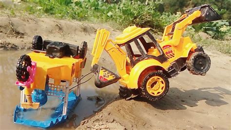 Auto Rickshaw And Tata Tipper Accident Pit Pulling Out Jcb Ford