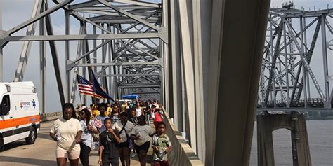 Hundreds walk across Mississippi River bridge as part of 158-year-old ...