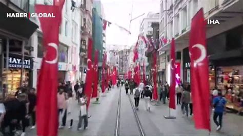 Bin 400 metre uzunluğunda İstiklal Caddesi 100üncü yıla özel Türk