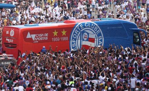 Torcida tricolor bate recorde de público do Bahia na Arena Fonte Nova