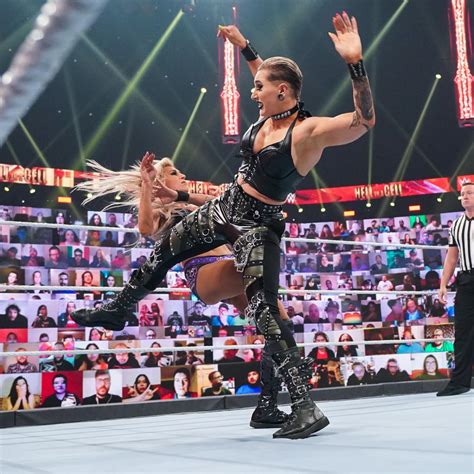 WWE Women 🌞, Rhea Ripley(c) vs Charlotte Flair for the Raw...