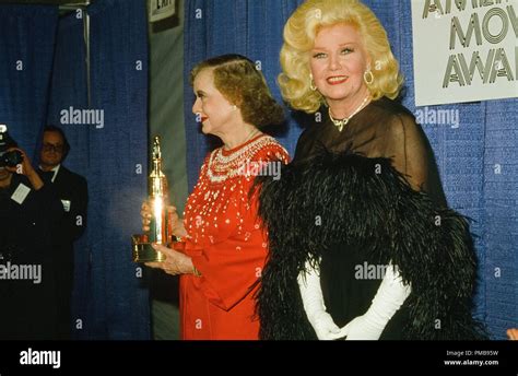 Ginger Rogers 1982 Hi Res Stock Photography And Images Alamy