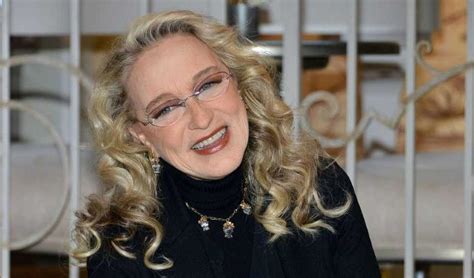 Addio a Eleonora Giorgi sex symbol che diventò una stella della commedia anni 80 BatSera