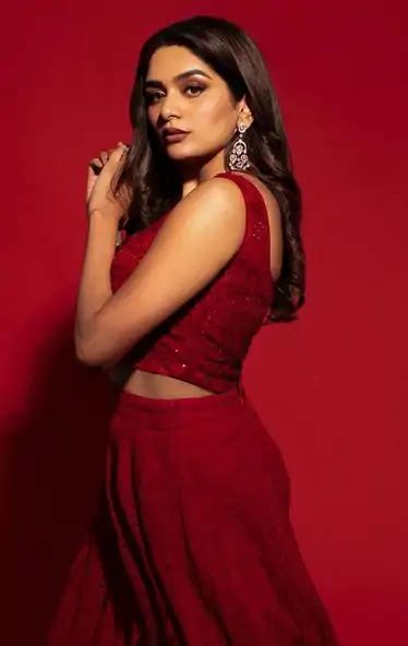 Aditi Shankar Hot And Cute Pics In Saree