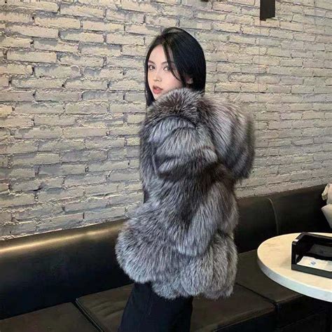 Зимняя модная женская куртка из искусственного лисьего меха с капюшоном ...