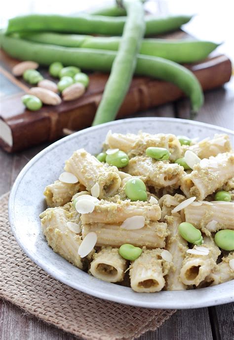 Pesto Di Baccelli Di Fave E Mandorle Saltando In Padella