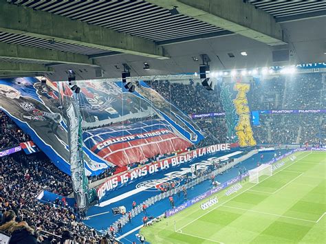 Vidéo Twitter détruit le Parc des Princes après lanniversaire de la