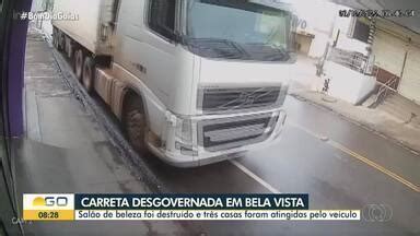 Bom Dia GO Vídeo mostra momento em que caminhão desgovernado invade